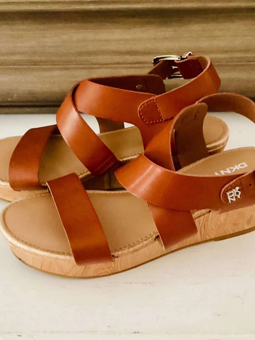DKNY Amber Faux Leather Strap Wedge Girls Sandals Size 3 Youth Summer Platform